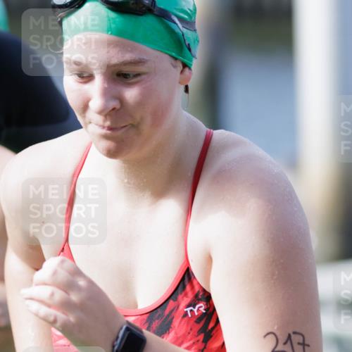 10.08.2025 - GEWOBA Citytriathlon Bremen H.Heesch http://msf.ph/oto/8552740 10.08.2025 10:30:44 Schwimmen 13, 67, 217 meine-sportfotos.de