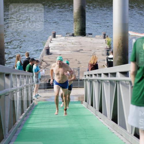 10.08.2025 - GEWOBA Citytriathlon Bremen H.Heesch http://msf.ph/oto/8552761 10.08.2025 10:30:48 Schwimmen 67, 131, 169 meine-sportfotos.de