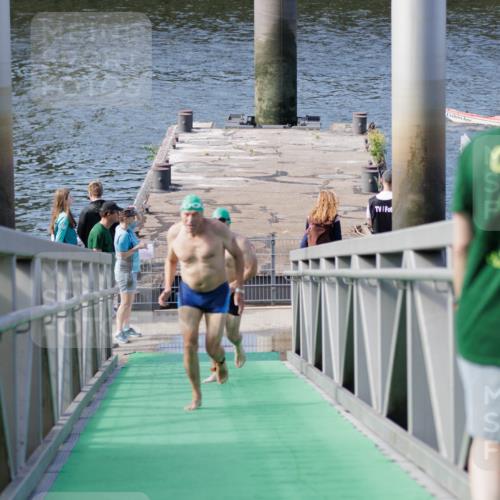 10.08.2025 - GEWOBA Citytriathlon Bremen H.Heesch http://msf.ph/oto/8552765 10.08.2025 10:30:48 Schwimmen 67, 131, 169 meine-sportfotos.de