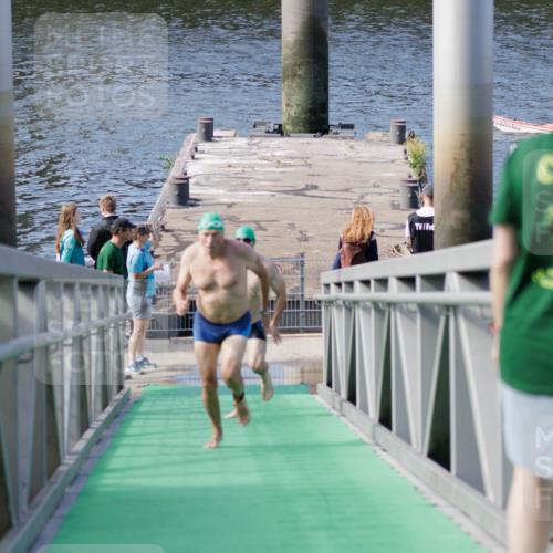 10.08.2025 - GEWOBA Citytriathlon Bremen H.Heesch http://msf.ph/oto/8552767 10.08.2025 10:30:48 Schwimmen 67, 131, 169 meine-sportfotos.de