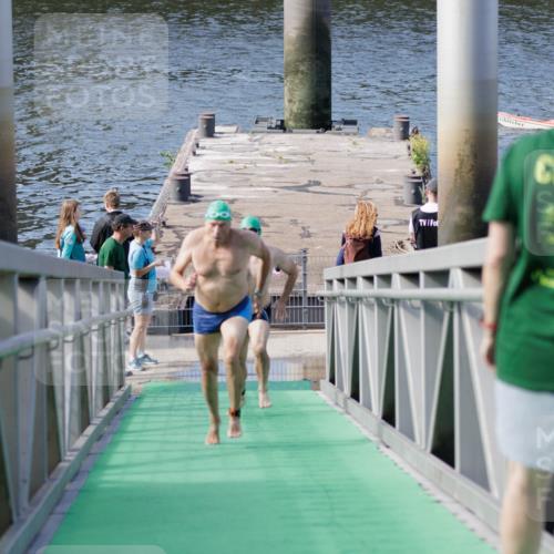 10.08.2025 - GEWOBA Citytriathlon Bremen H.Heesch http://msf.ph/oto/8552770 10.08.2025 10:30:48 Schwimmen 67, 131, 169 meine-sportfotos.de