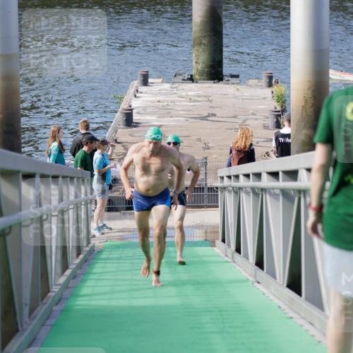 10.08.2025 - GEWOBA Citytriathlon Bremen H.Heesch http://msf.ph/oto/8552772 10.08.2025 10:30:48 Schwimmen 67, 131, 169 meine-sportfotos.de