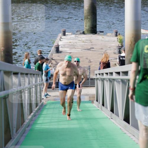 10.08.2025 - GEWOBA Citytriathlon Bremen H.Heesch http://msf.ph/oto/8552775 10.08.2025 10:30:49 Schwimmen 67, 131, 169 meine-sportfotos.de