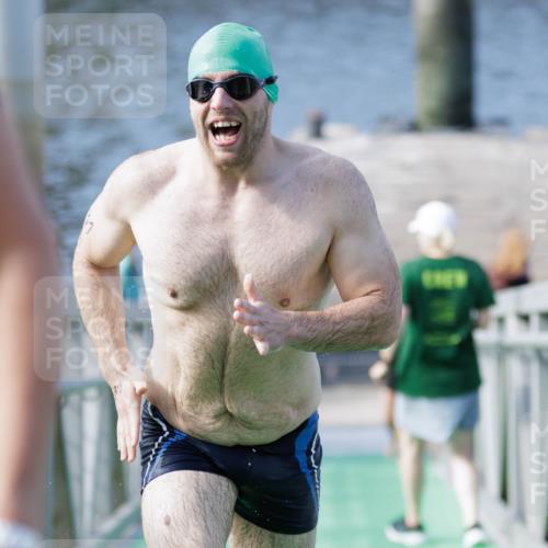 10.08.2025 - GEWOBA Citytriathlon Bremen H.Heesch http://msf.ph/oto/8552777 10.08.2025 10:30:55 Schwimmen 131, 169, 183 meine-sportfotos.de