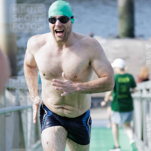 10.08.2025 - GEWOBA Citytriathlon Bremen H.Heesch http://msf.ph/oto/8552779 10.08.2025 10:30:55 Schwimmen 131, 169, 183 meine-sportfotos.de