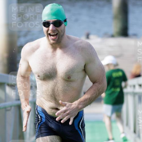 10.08.2025 - GEWOBA Citytriathlon Bremen H.Heesch http://msf.ph/oto/8552782 10.08.2025 10:30:55 Schwimmen 131, 169, 183 meine-sportfotos.de