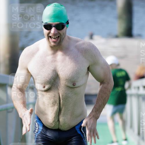 10.08.2025 - GEWOBA Citytriathlon Bremen H.Heesch http://msf.ph/oto/8552785 10.08.2025 10:30:55 Schwimmen 131, 169, 183 meine-sportfotos.de
