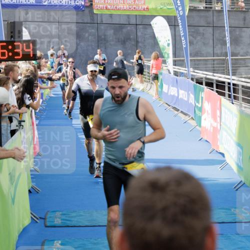 10.08.2025 - GEWOBA Citytriathlon Bremen H.Heesch http://msf.ph/oto/8552786 10.08.2025 11:30:16 Ziel 377, 393, 479, 508 meine-sportfotos.de