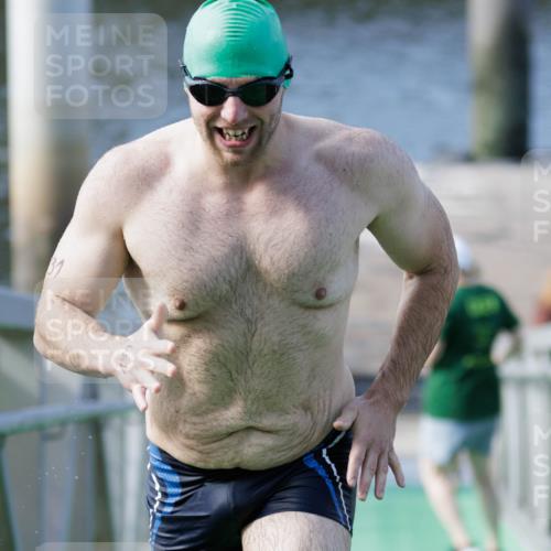 10.08.2025 - GEWOBA Citytriathlon Bremen H.Heesch http://msf.ph/oto/8552788 10.08.2025 10:30:55 Schwimmen 131, 169, 183 meine-sportfotos.de
