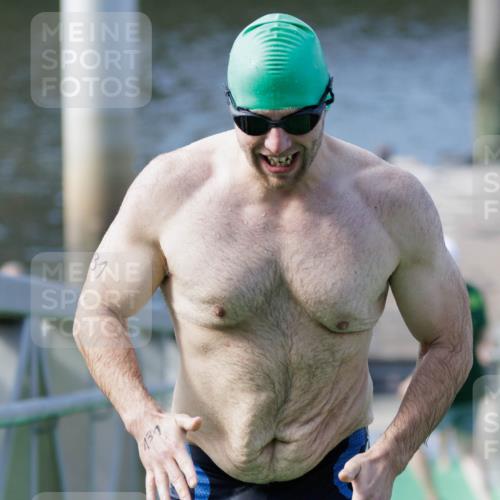 10.08.2025 - GEWOBA Citytriathlon Bremen H.Heesch http://msf.ph/oto/8552792 10.08.2025 10:30:55 Schwimmen 131, 169, 183 meine-sportfotos.de