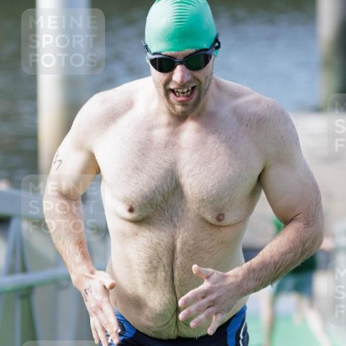 10.08.2025 - GEWOBA Citytriathlon Bremen H.Heesch http://msf.ph/oto/8552795 10.08.2025 10:30:55 Schwimmen 131, 169, 183 meine-sportfotos.de