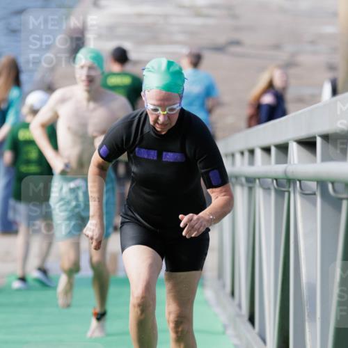 10.08.2025 - GEWOBA Citytriathlon Bremen H.Heesch http://msf.ph/oto/8552796 10.08.2025 10:31:03 Schwimmen 131, 183, 203 meine-sportfotos.de