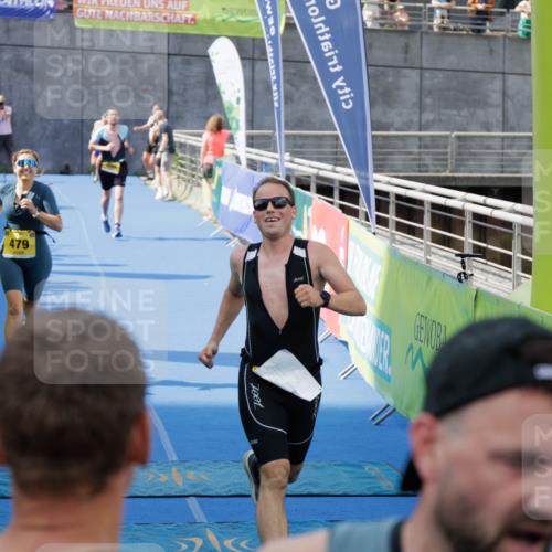 10.08.2025 - GEWOBA Citytriathlon Bremen H.Heesch http://msf.ph/oto/8552797 10.08.2025 11:30:20 Ziel 377, 393, 479, 508 meine-sportfotos.de