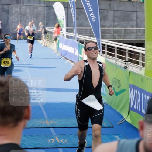 10.08.2025 - GEWOBA Citytriathlon Bremen H.Heesch http://msf.ph/oto/8552799 10.08.2025 11:30:20 Ziel 377, 393, 479, 508 meine-sportfotos.de