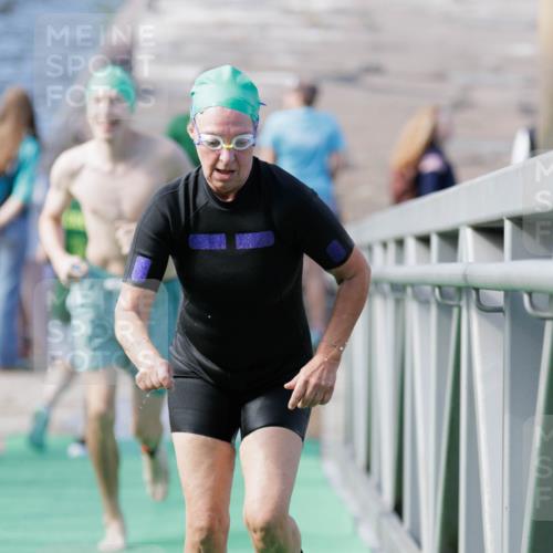 10.08.2025 - GEWOBA Citytriathlon Bremen H.Heesch http://msf.ph/oto/8552802 10.08.2025 10:31:04 Schwimmen 183, 203 meine-sportfotos.de
