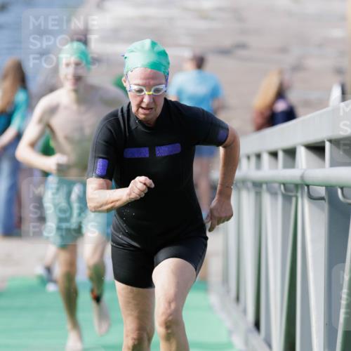 10.08.2025 - GEWOBA Citytriathlon Bremen H.Heesch http://msf.ph/oto/8552804 10.08.2025 10:31:04 Schwimmen 183, 203 meine-sportfotos.de