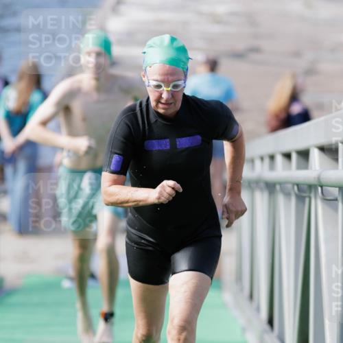 10.08.2025 - GEWOBA Citytriathlon Bremen H.Heesch http://msf.ph/oto/8552806 10.08.2025 10:31:04 Schwimmen 183, 203 meine-sportfotos.de