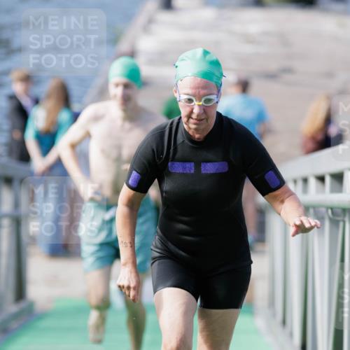 10.08.2025 - GEWOBA Citytriathlon Bremen H.Heesch http://msf.ph/oto/8552810 10.08.2025 10:31:04 Schwimmen 183, 203 meine-sportfotos.de