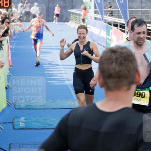 10.08.2025 - GEWOBA Citytriathlon Bremen H.Heesch http://msf.ph/oto/8552811 10.08.2025 11:30:30 Ziel 83, 390, 433 meine-sportfotos.de