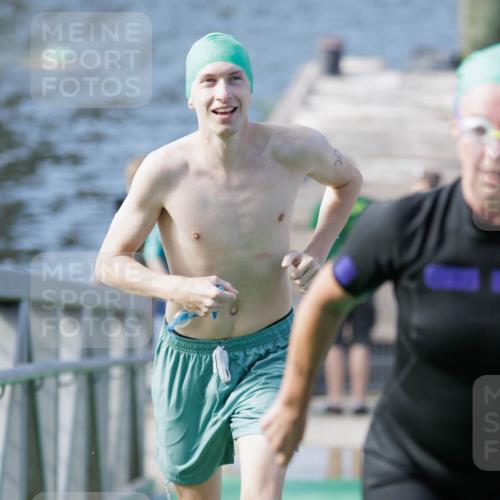 10.08.2025 - GEWOBA Citytriathlon Bremen H.Heesch http://msf.ph/oto/8552812 10.08.2025 10:31:06 Schwimmen 183, 203 meine-sportfotos.de
