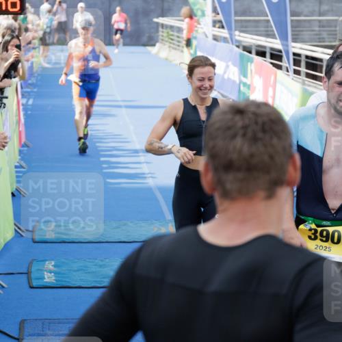 10.08.2025 - GEWOBA Citytriathlon Bremen H.Heesch http://msf.ph/oto/8552813 10.08.2025 11:30:30 Ziel 83, 390, 433 meine-sportfotos.de