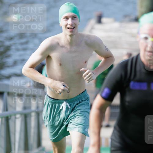 10.08.2025 - GEWOBA Citytriathlon Bremen H.Heesch http://msf.ph/oto/8552814 10.08.2025 10:31:06 Schwimmen 183, 203 meine-sportfotos.de