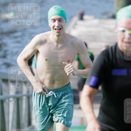 10.08.2025 - GEWOBA Citytriathlon Bremen H.Heesch http://msf.ph/oto/8552815 10.08.2025 10:31:06 Schwimmen 183, 203 meine-sportfotos.de