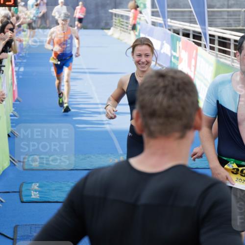10.08.2025 - GEWOBA Citytriathlon Bremen H.Heesch http://msf.ph/oto/8552816 10.08.2025 11:30:30 Ziel 83, 390, 433 meine-sportfotos.de