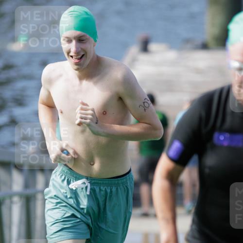 10.08.2025 - GEWOBA Citytriathlon Bremen H.Heesch http://msf.ph/oto/8552821 10.08.2025 10:31:06 Schwimmen 183, 203 meine-sportfotos.de