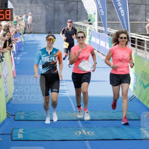 10.08.2025 - GEWOBA Citytriathlon Bremen H.Heesch http://msf.ph/oto/8552822 10.08.2025 11:30:40 Ziel 97, 131, 408, 433 meine-sportfotos.de