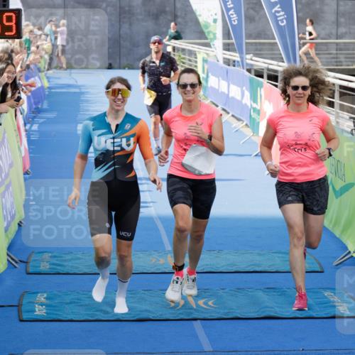 10.08.2025 - GEWOBA Citytriathlon Bremen H.Heesch http://msf.ph/oto/8552824 10.08.2025 11:30:41 Ziel 97, 131, 371, 408 meine-sportfotos.de