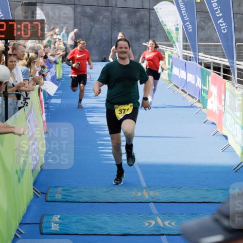 10.08.2025 - GEWOBA Citytriathlon Bremen H.Heesch http://msf.ph/oto/8552837 10.08.2025 11:30:49 Ziel 97, 163, 371, 408 meine-sportfotos.de