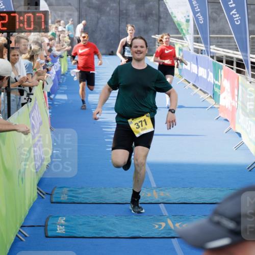 10.08.2025 - GEWOBA Citytriathlon Bremen H.Heesch http://msf.ph/oto/8552839 10.08.2025 11:30:49 Ziel 97, 163, 371, 408 meine-sportfotos.de