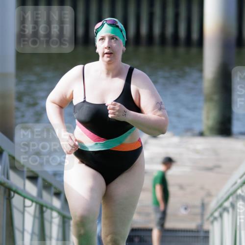 10.08.2025 - GEWOBA Citytriathlon Bremen H.Heesch http://msf.ph/oto/8552840 10.08.2025 10:31:20 Schwimmen 25 meine-sportfotos.de
