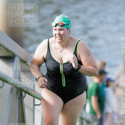 10.08.2025 - GEWOBA Citytriathlon Bremen H.Heesch http://msf.ph/oto/8552844 10.08.2025 10:31:38 Schwimmen 27 meine-sportfotos.de