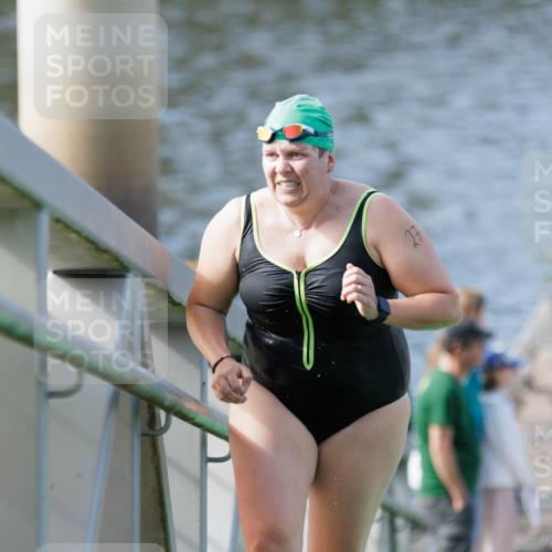 10.08.2025 - GEWOBA Citytriathlon Bremen H.Heesch http://msf.ph/oto/8552845 10.08.2025 10:31:38 Schwimmen 27 meine-sportfotos.de