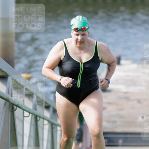 10.08.2025 - GEWOBA Citytriathlon Bremen H.Heesch http://msf.ph/oto/8552846 10.08.2025 10:31:39 Schwimmen 27 meine-sportfotos.de