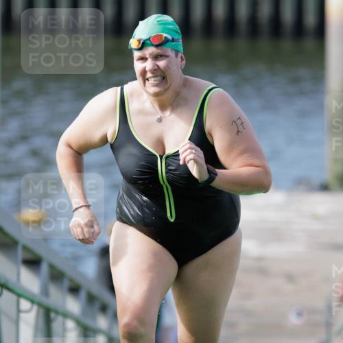 10.08.2025 - GEWOBA Citytriathlon Bremen H.Heesch http://msf.ph/oto/8552849 10.08.2025 10:31:40 Schwimmen 27 meine-sportfotos.de
