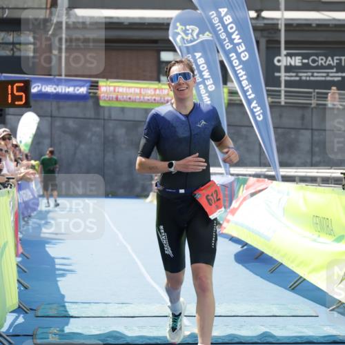 10.08.2025 - GEWOBA Citytriathlon Bremen H.Heesch http://msf.ph/oto/8552851 10.08.2025 13:33:18 Ziel 612 meine-sportfotos.de