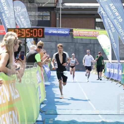 10.08.2025 - GEWOBA Citytriathlon Bremen H.Heesch http://msf.ph/oto/8552860 10.08.2025 13:35:03 Ziel 1027 meine-sportfotos.de