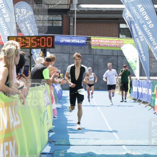 10.08.2025 - GEWOBA Citytriathlon Bremen H.Heesch http://msf.ph/oto/8552861 10.08.2025 13:35:03 Ziel 1027 meine-sportfotos.de