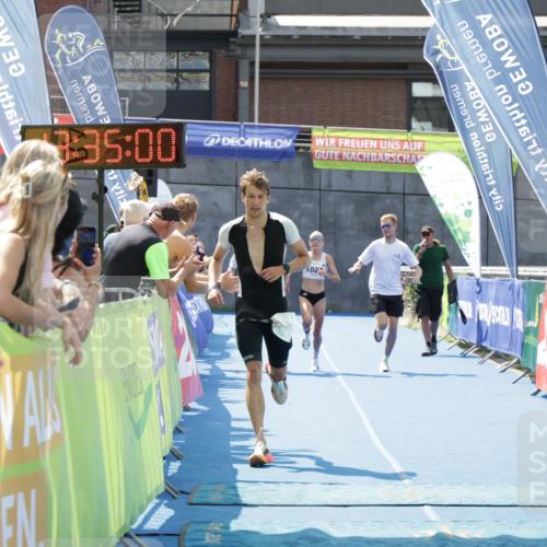 10.08.2025 - GEWOBA Citytriathlon Bremen H.Heesch http://msf.ph/oto/8552862 10.08.2025 13:35:04 Ziel 1027 meine-sportfotos.de