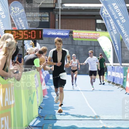 10.08.2025 - GEWOBA Citytriathlon Bremen H.Heesch http://msf.ph/oto/8552863 10.08.2025 13:35:04 Ziel 1027 meine-sportfotos.de