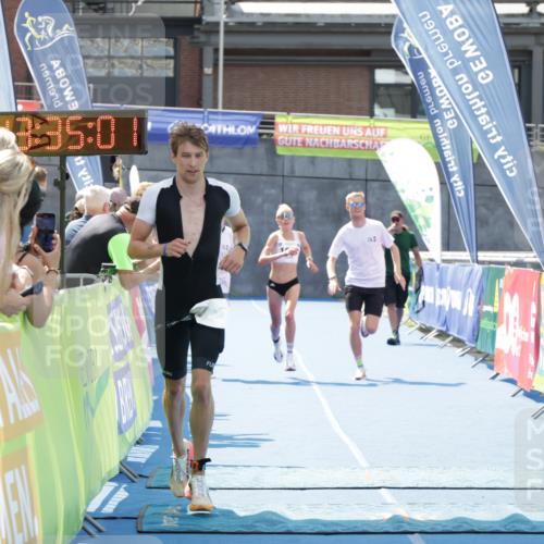 10.08.2025 - GEWOBA Citytriathlon Bremen H.Heesch http://msf.ph/oto/8552865 10.08.2025 13:35:05 Ziel 1027 meine-sportfotos.de