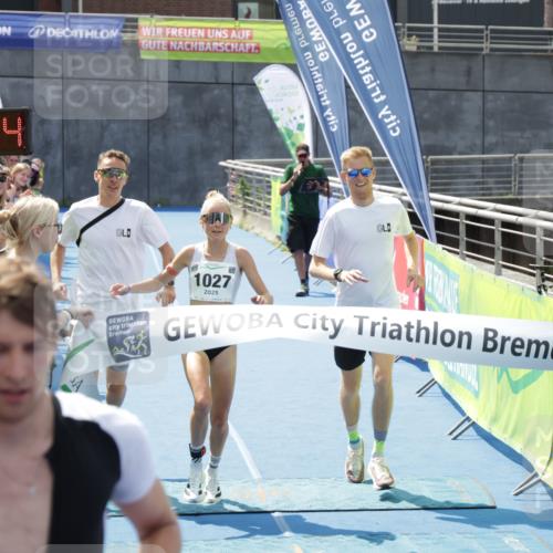 10.08.2025 - GEWOBA Citytriathlon Bremen H.Heesch http://msf.ph/oto/8552866 10.08.2025 13:35:07 Ziel 1027 meine-sportfotos.de