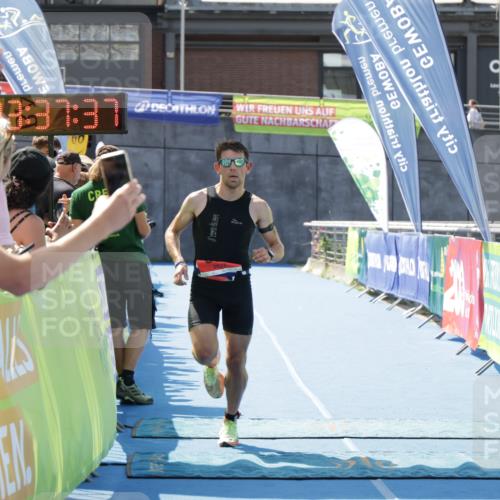 10.08.2025 - GEWOBA Citytriathlon Bremen H.Heesch http://msf.ph/oto/8552884 10.08.2025 13:37:40 Ziel 553 meine-sportfotos.de
