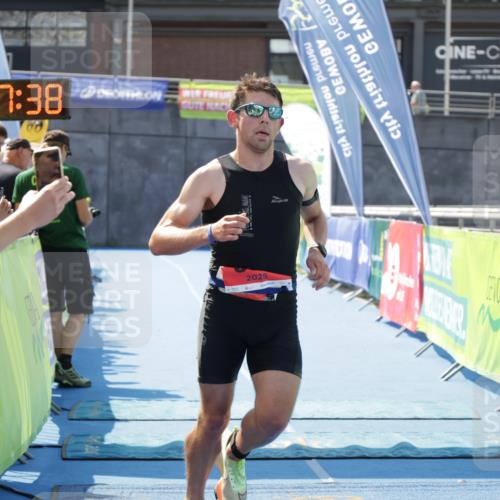 10.08.2025 - GEWOBA Citytriathlon Bremen H.Heesch http://msf.ph/oto/8552887 10.08.2025 13:37:41 Ziel 553 meine-sportfotos.de