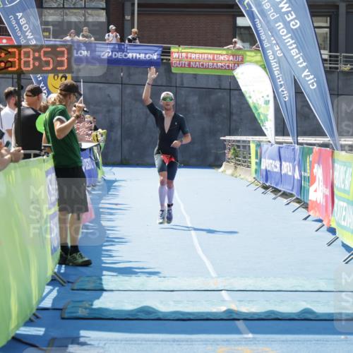 10.08.2025 - GEWOBA Citytriathlon Bremen H.Heesch http://msf.ph/oto/8552888 10.08.2025 13:38:57 Ziel 585 meine-sportfotos.de