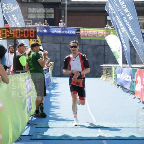 10.08.2025 - GEWOBA Citytriathlon Bremen H.Heesch http://msf.ph/oto/8552899 10.08.2025 13:40:11 Ziel 566 meine-sportfotos.de