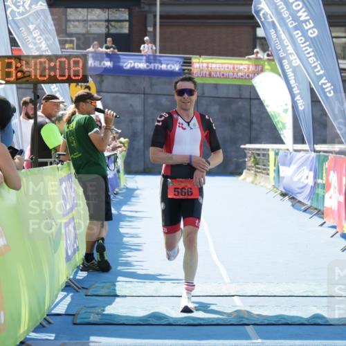 10.08.2025 - GEWOBA Citytriathlon Bremen H.Heesch http://msf.ph/oto/8552900 10.08.2025 13:40:12 Ziel 566 meine-sportfotos.de
